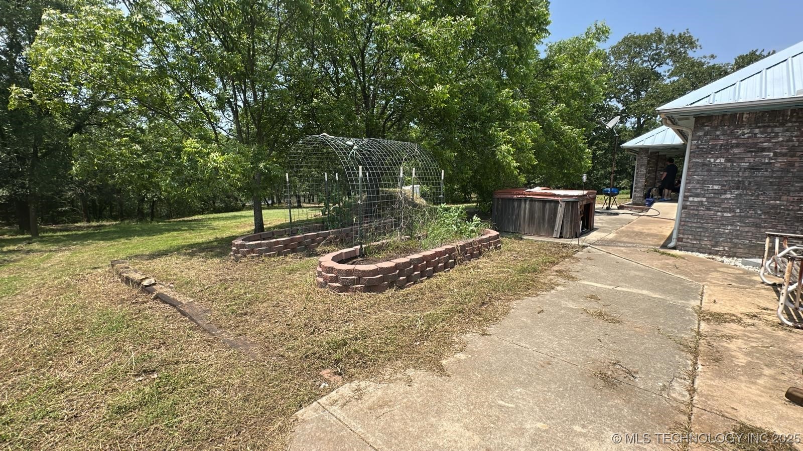 827 Acorn Road Property Photo 7