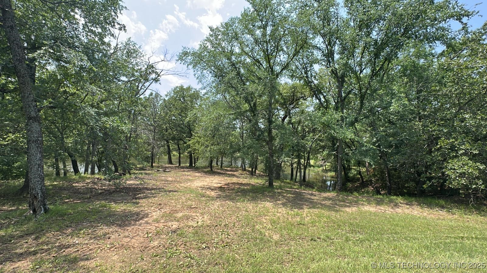 827 Acorn Road Property Photo 8