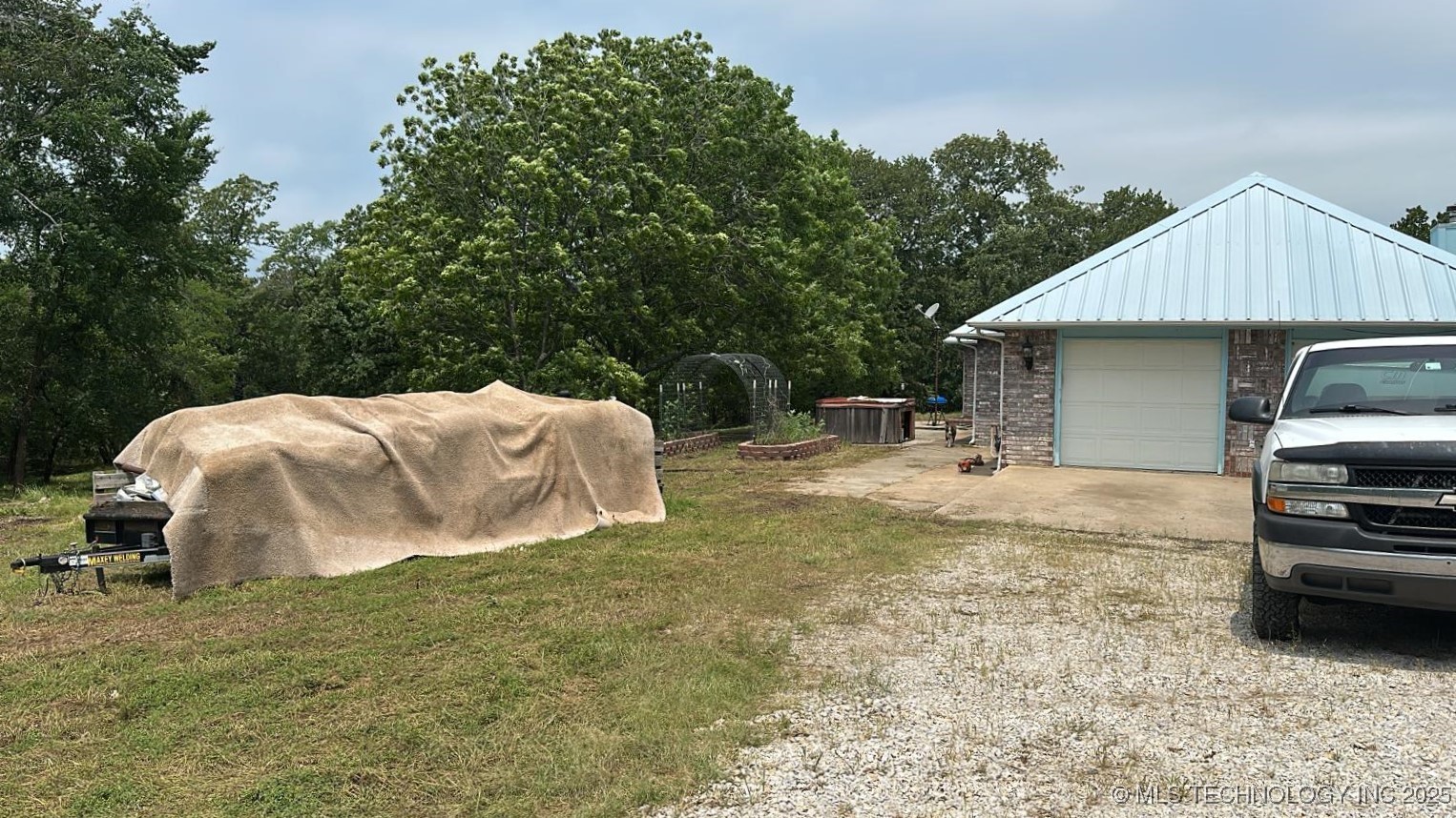 827 Acorn Road Property Photo 9