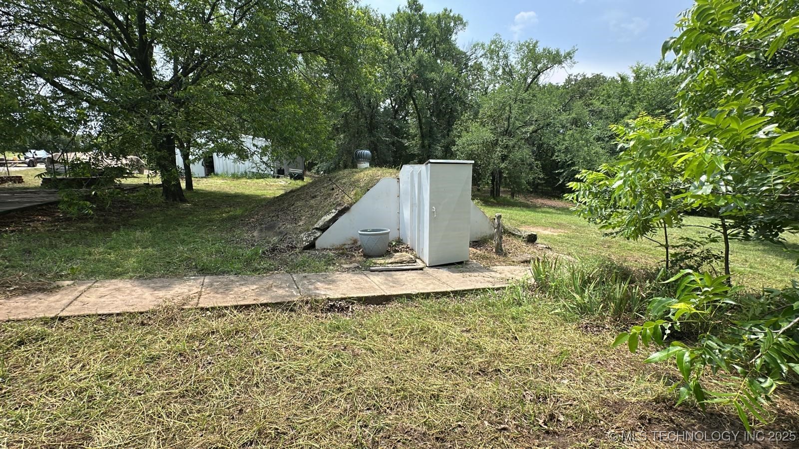 827 Acorn Road Property Photo 13