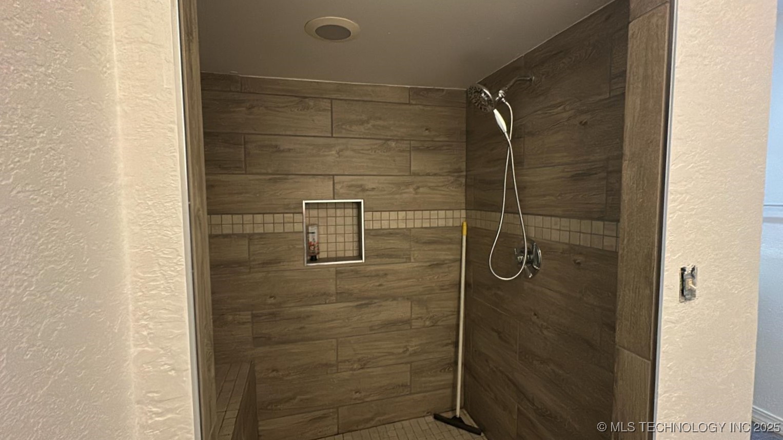 827 Acorn Road Property Photo 14