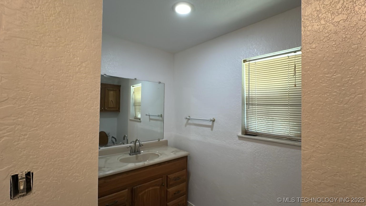 827 Acorn Road Property Photo 15