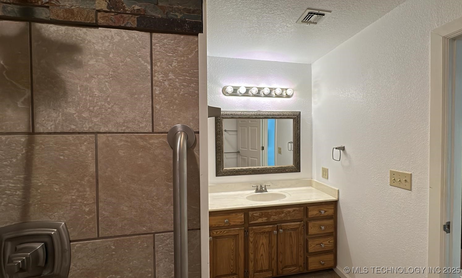 827 Acorn Road Property Photo 21