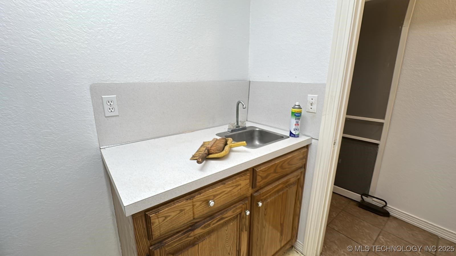 827 Acorn Road Property Photo 26