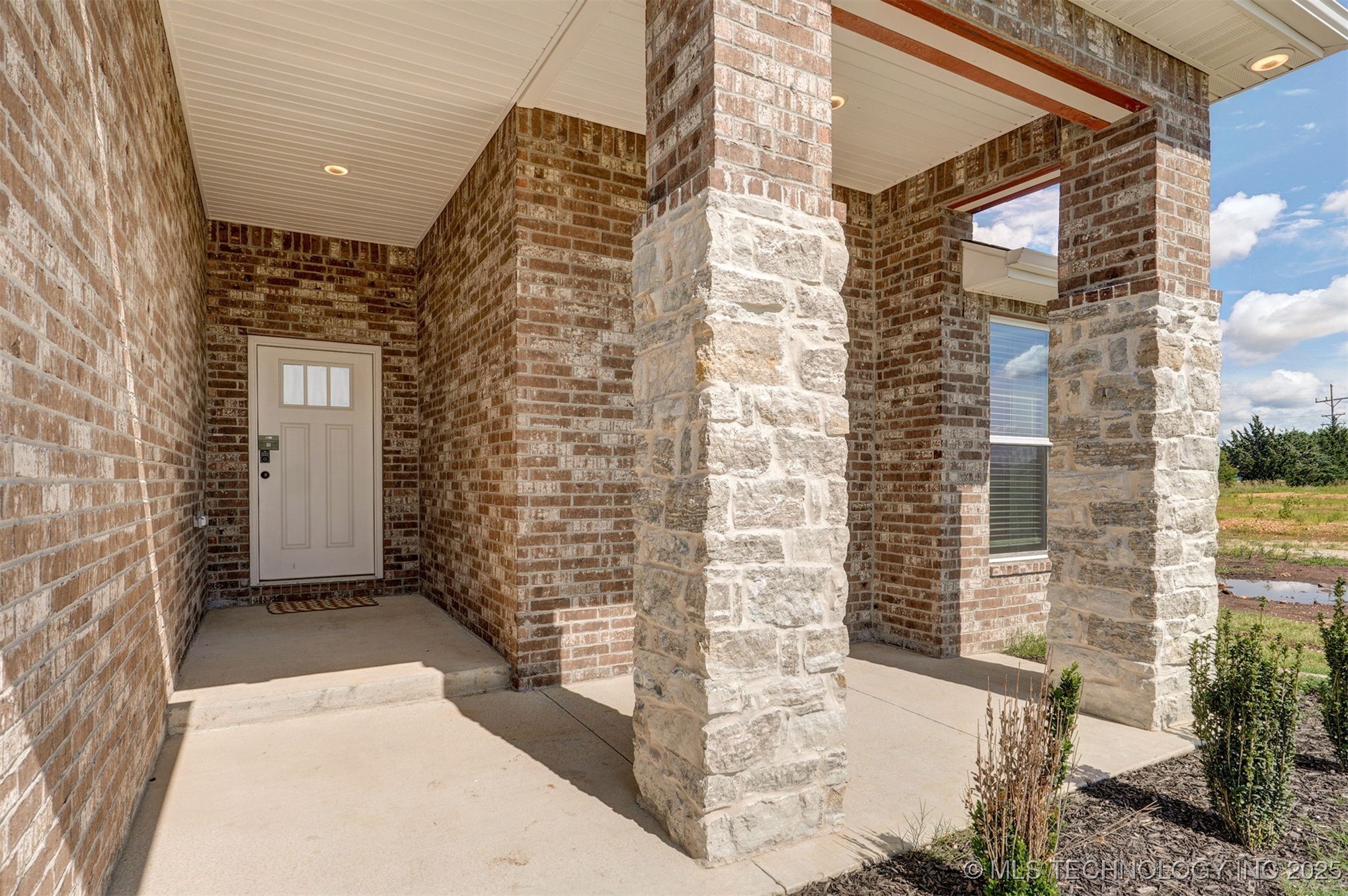 2064 E 129th Place S Property Photo 4