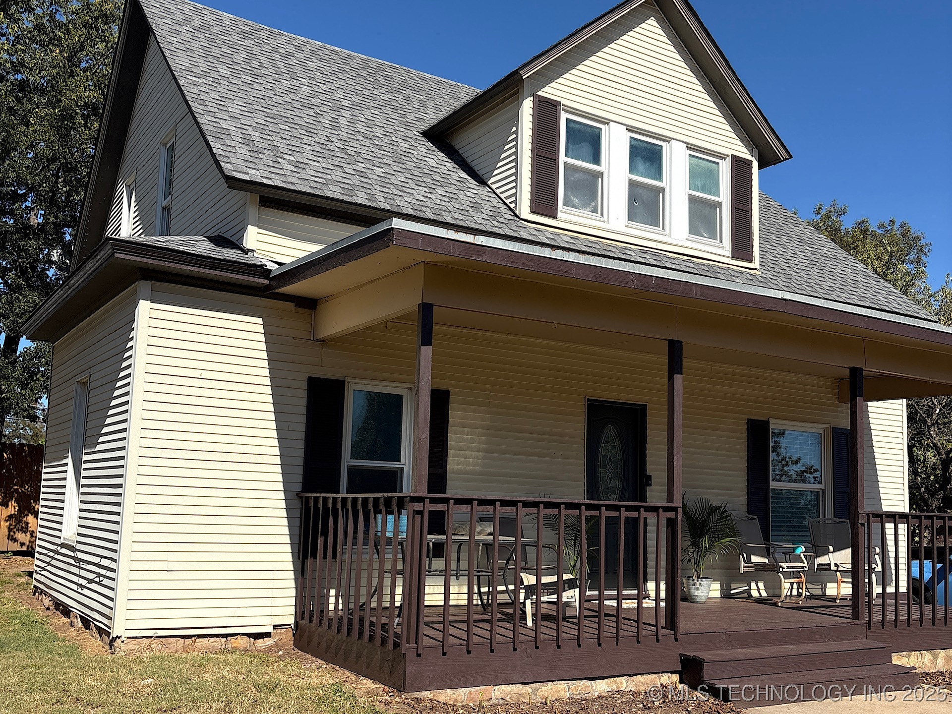 512 E Broadway Avenue Property Photo 1