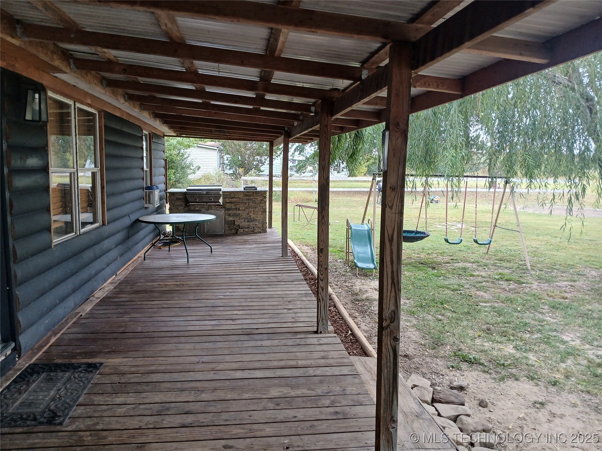 413697 E 1090 Road Property Photo 2