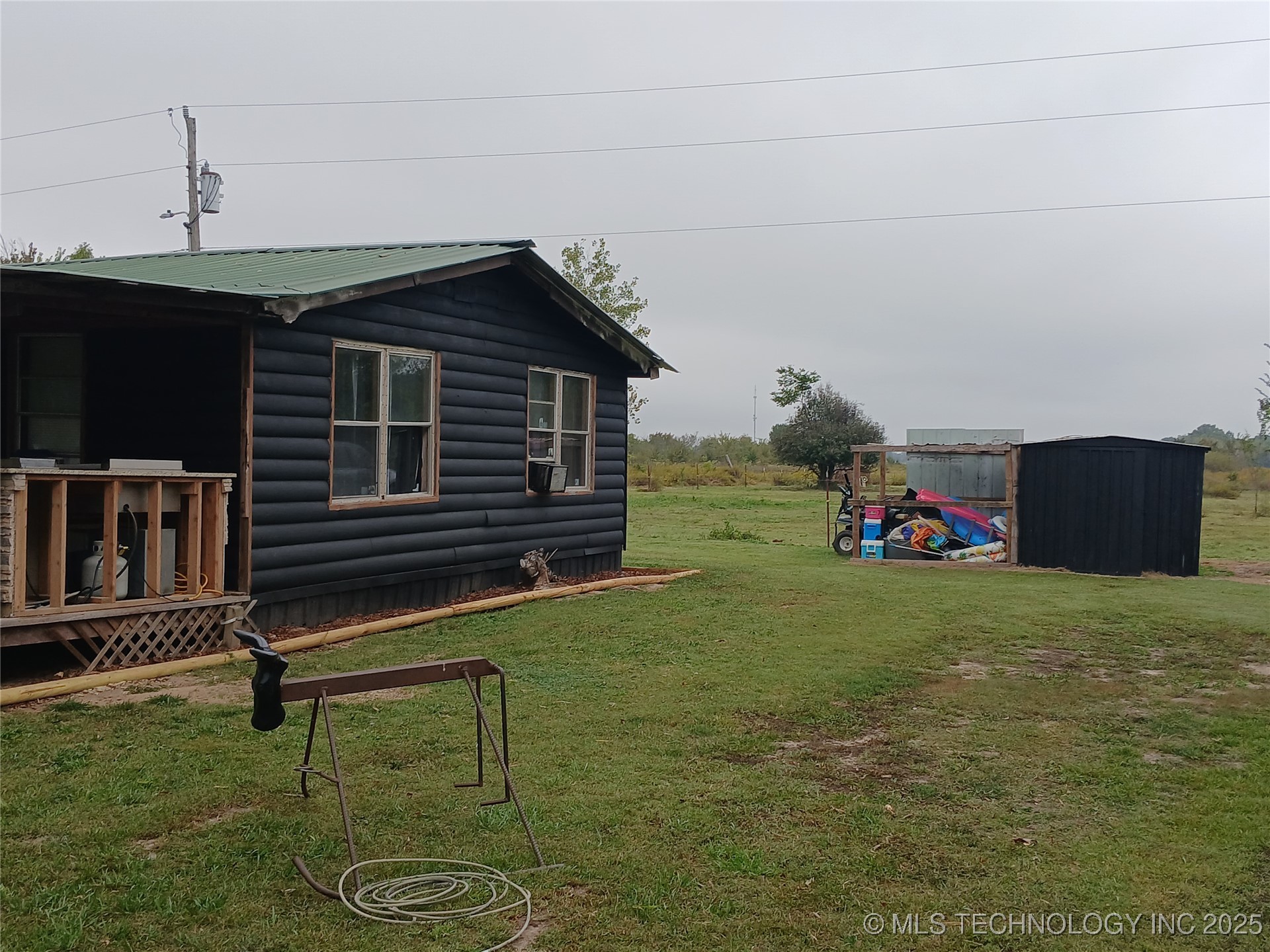 413697 E 1090 Road Property Photo 4