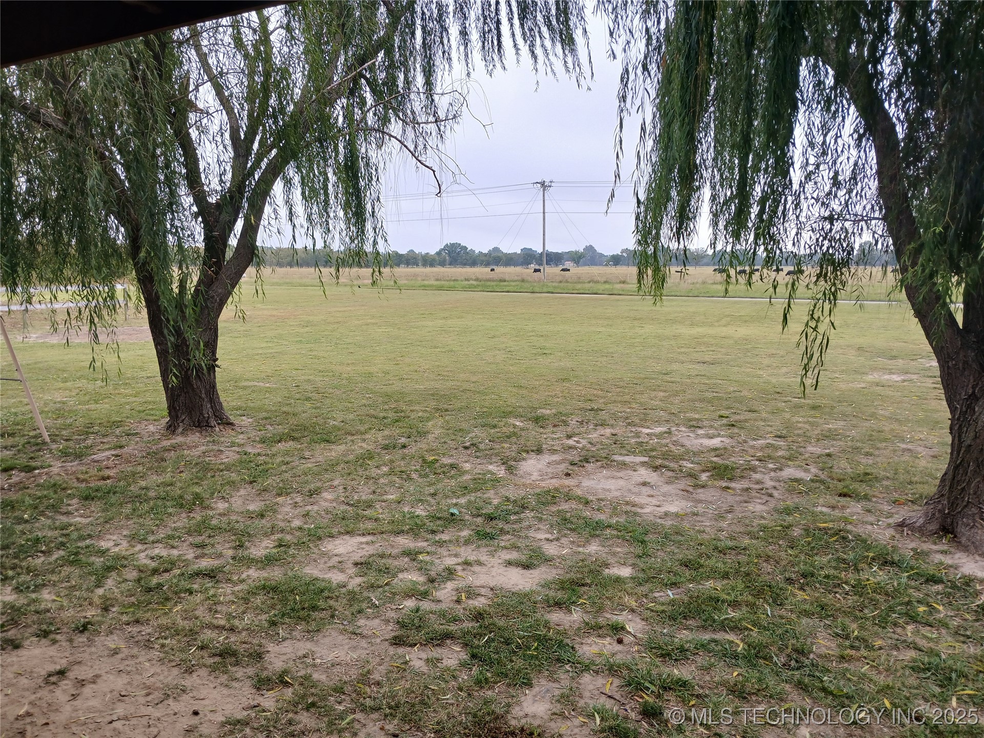 413697 E 1090 Road Property Photo 5