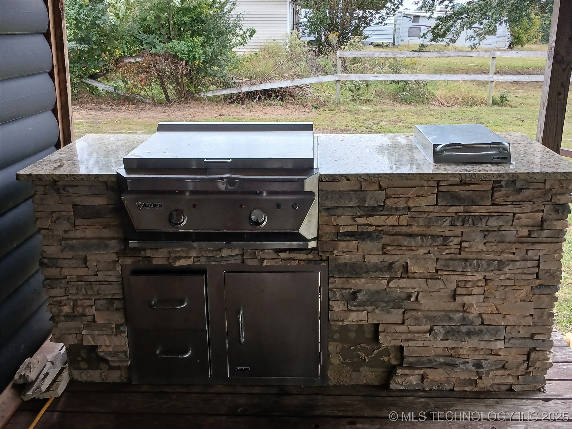 413697 E 1090 Road Property Photo 6