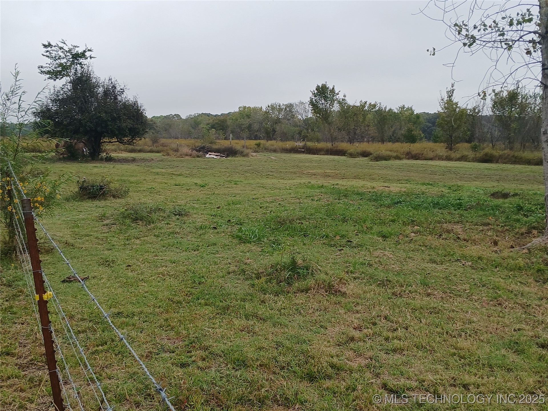 413697 E 1090 Road Property Photo 7