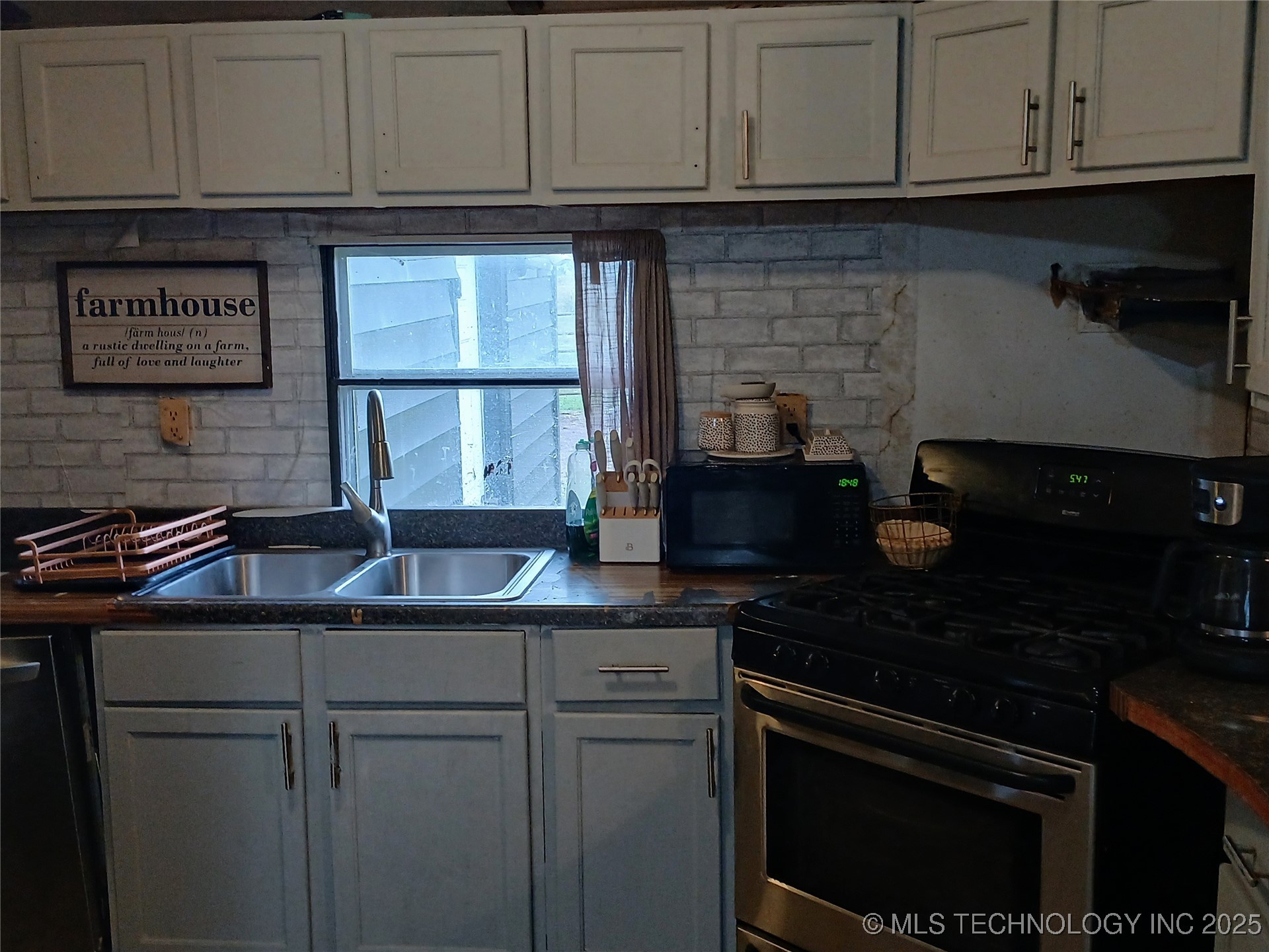 413697 E 1090 Road Property Photo 8