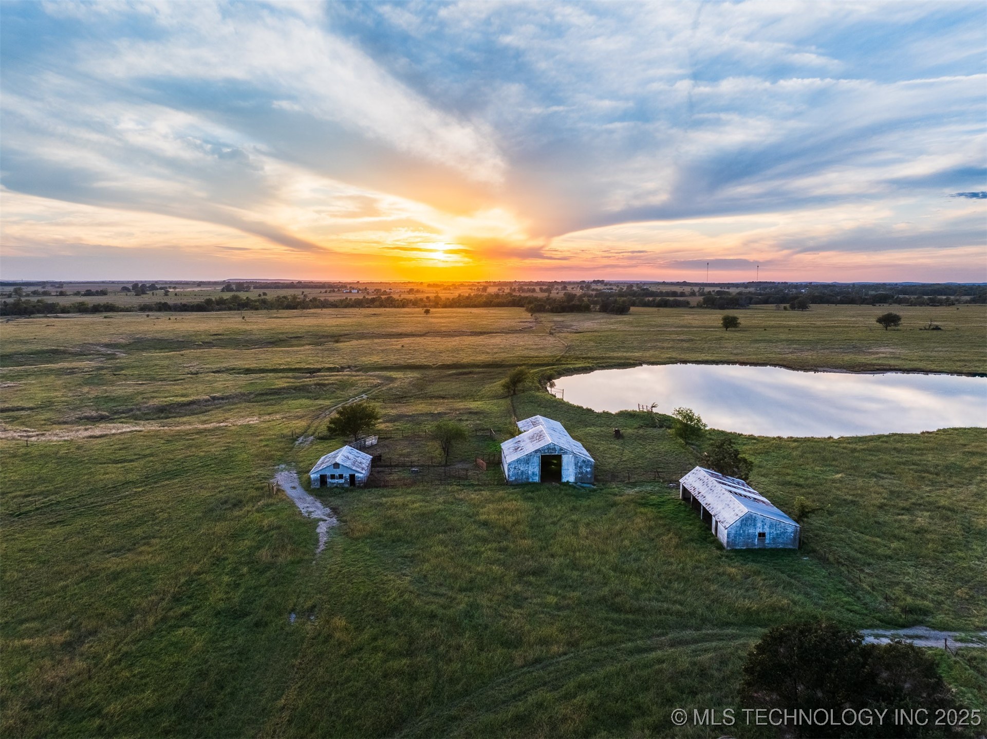 3 S 320 Road Property Photo 2