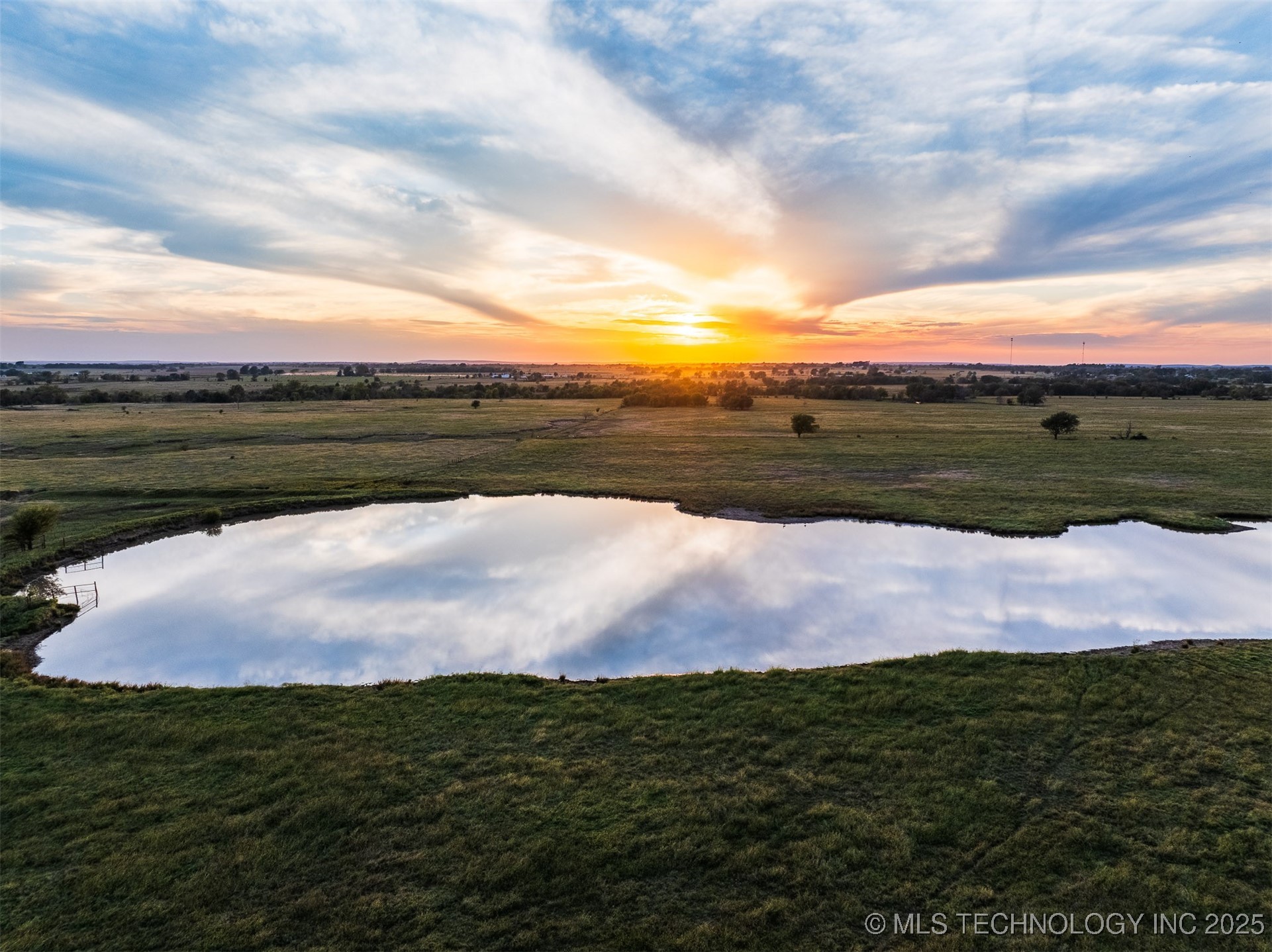 3 S 320 Road Property Photo 3