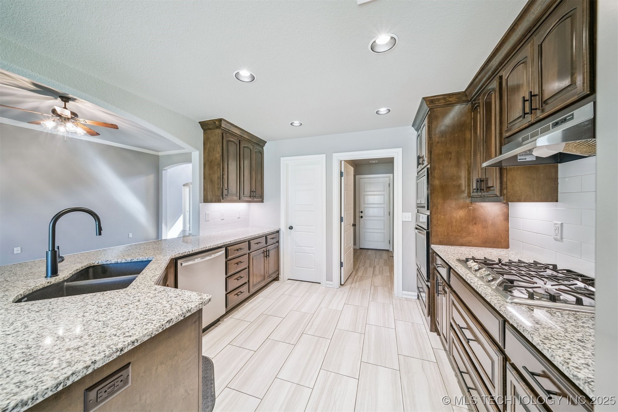 1819 E 43rd Street Property Photo 6