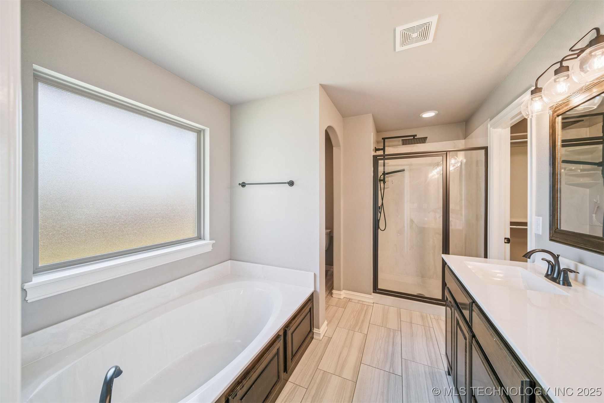 1819 E 43rd Street Property Photo 11