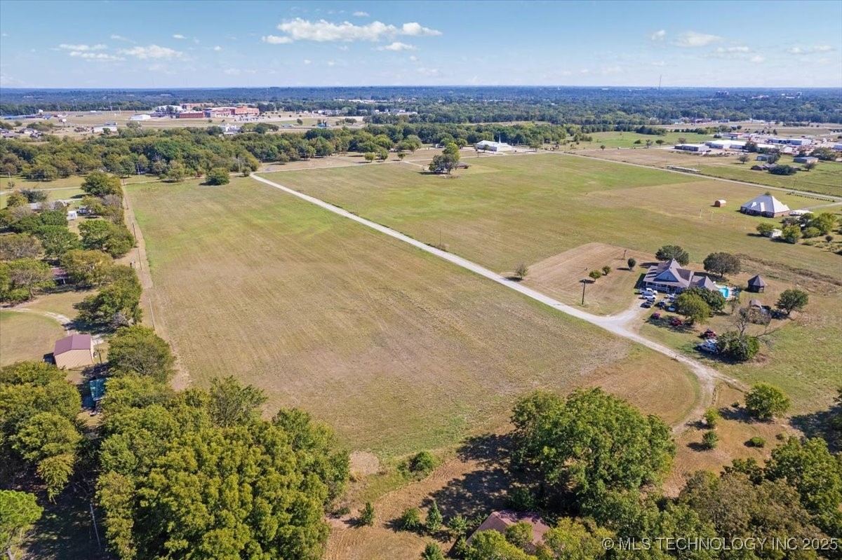 001 N Washington Road Property Photo 11