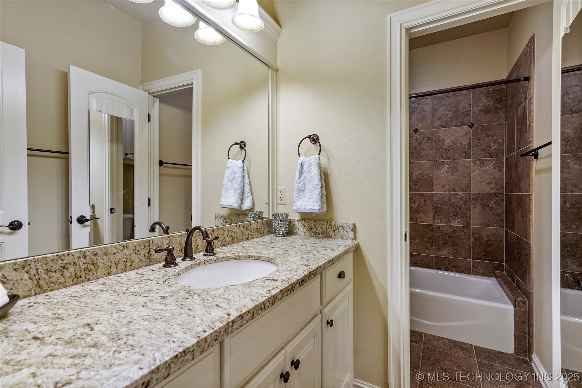 7474 S 288th East Avenue Property Photo 17