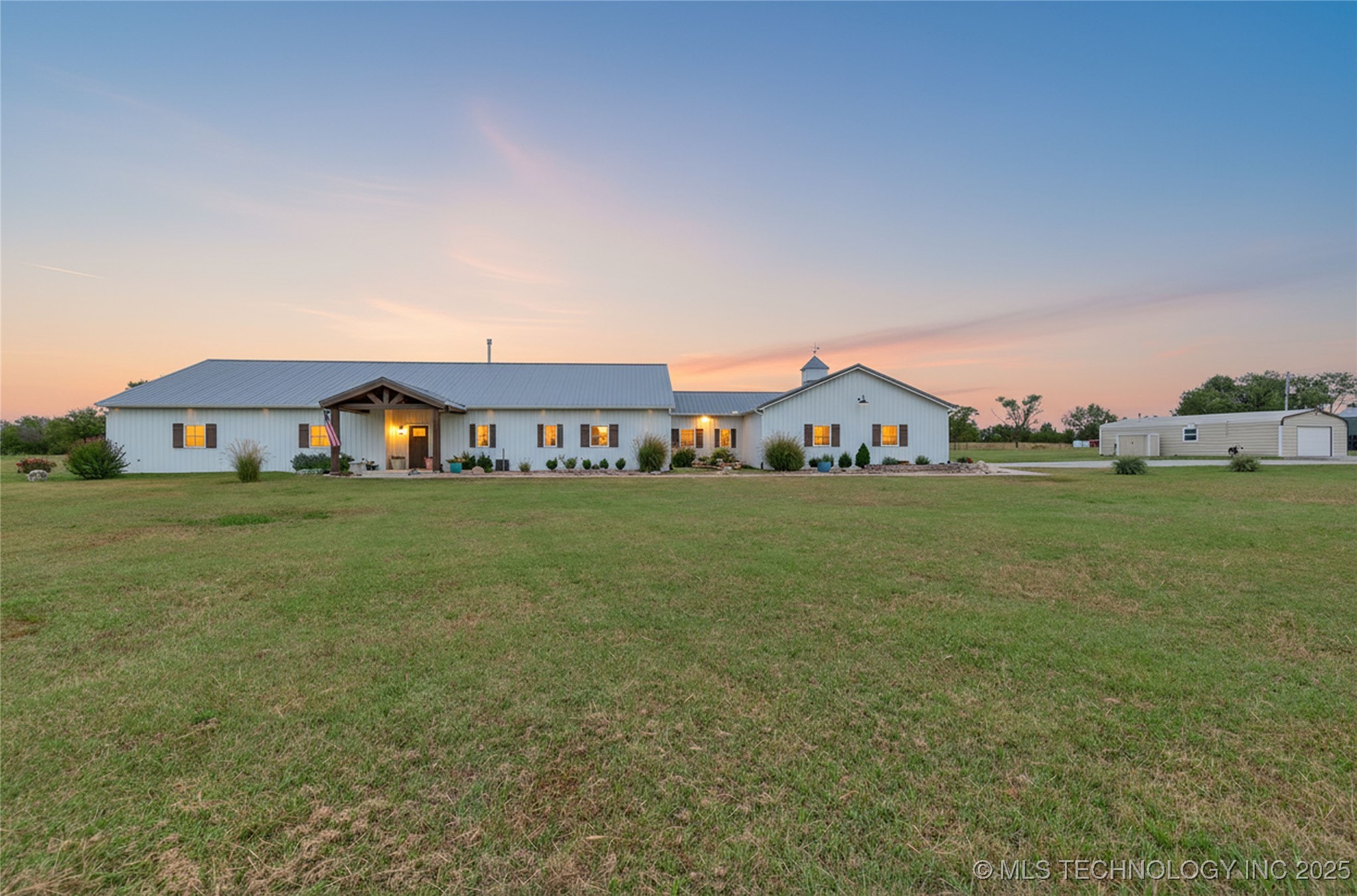 21600 N 4015 Road Property Photo 2