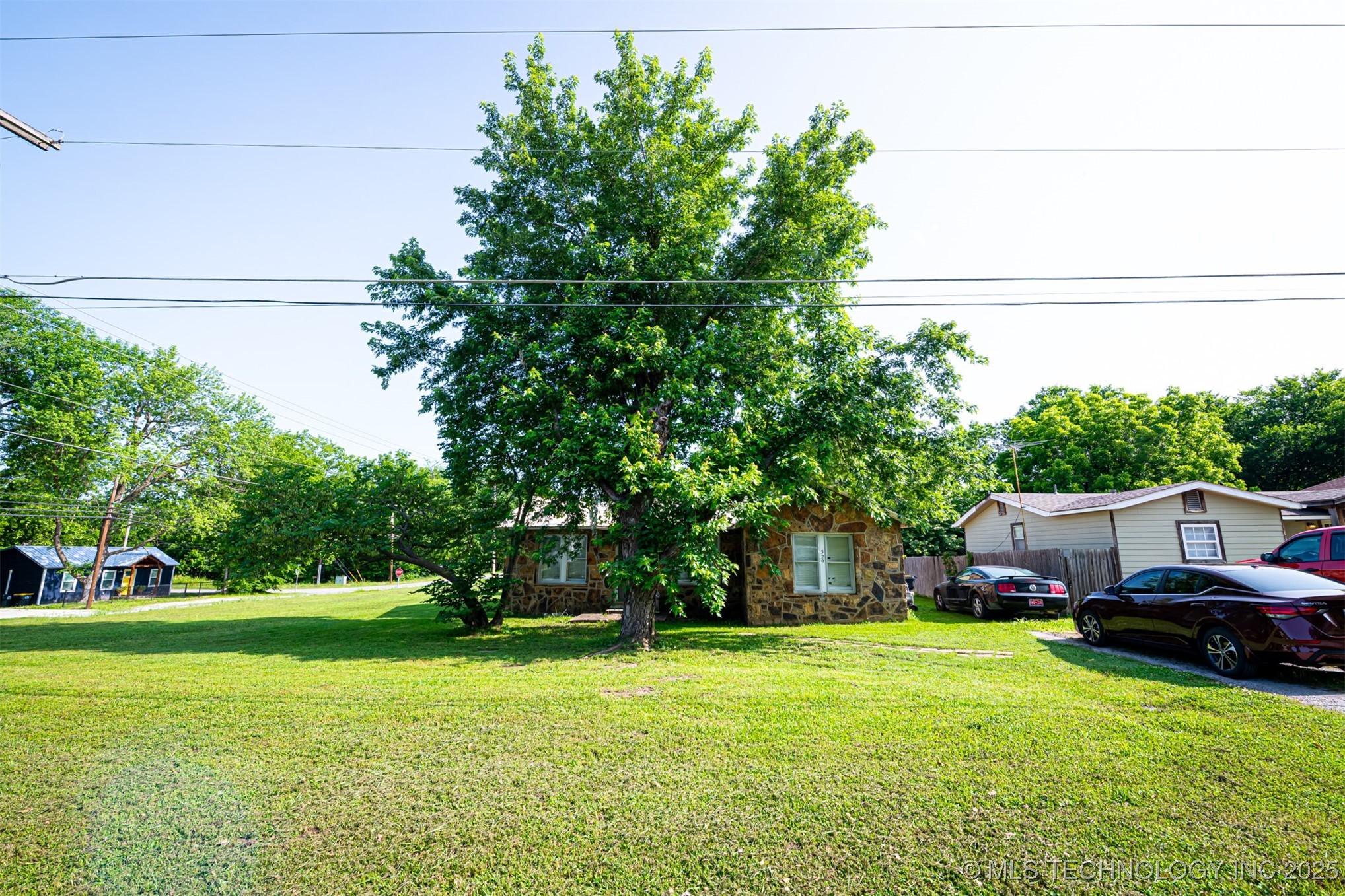 329 W Oak Street Property Photo 2