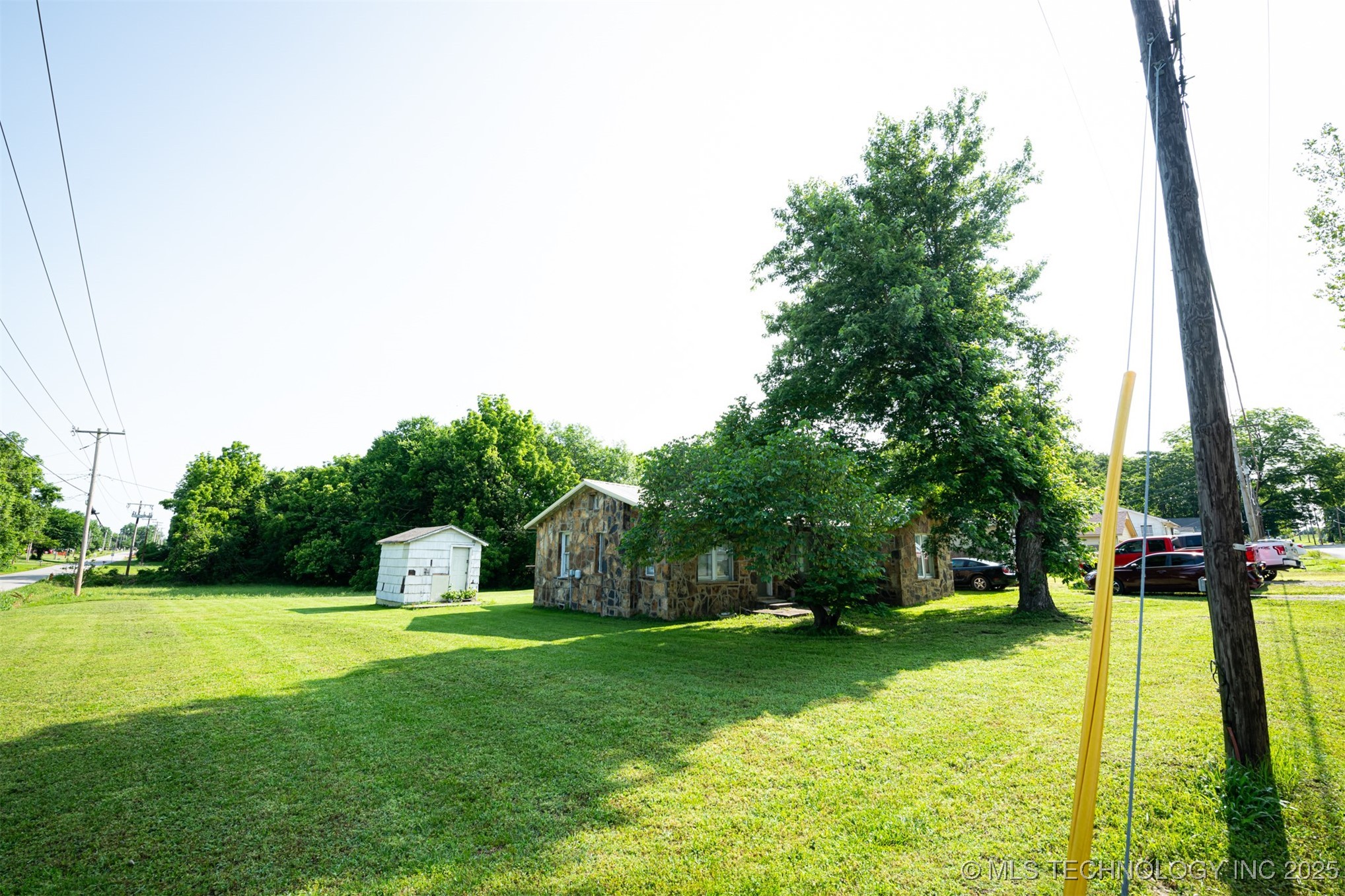 329 W Oak Street Property Photo 3