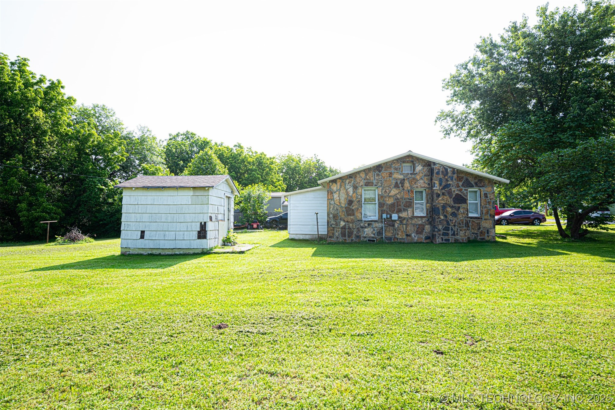 329 W Oak Street Property Photo 4