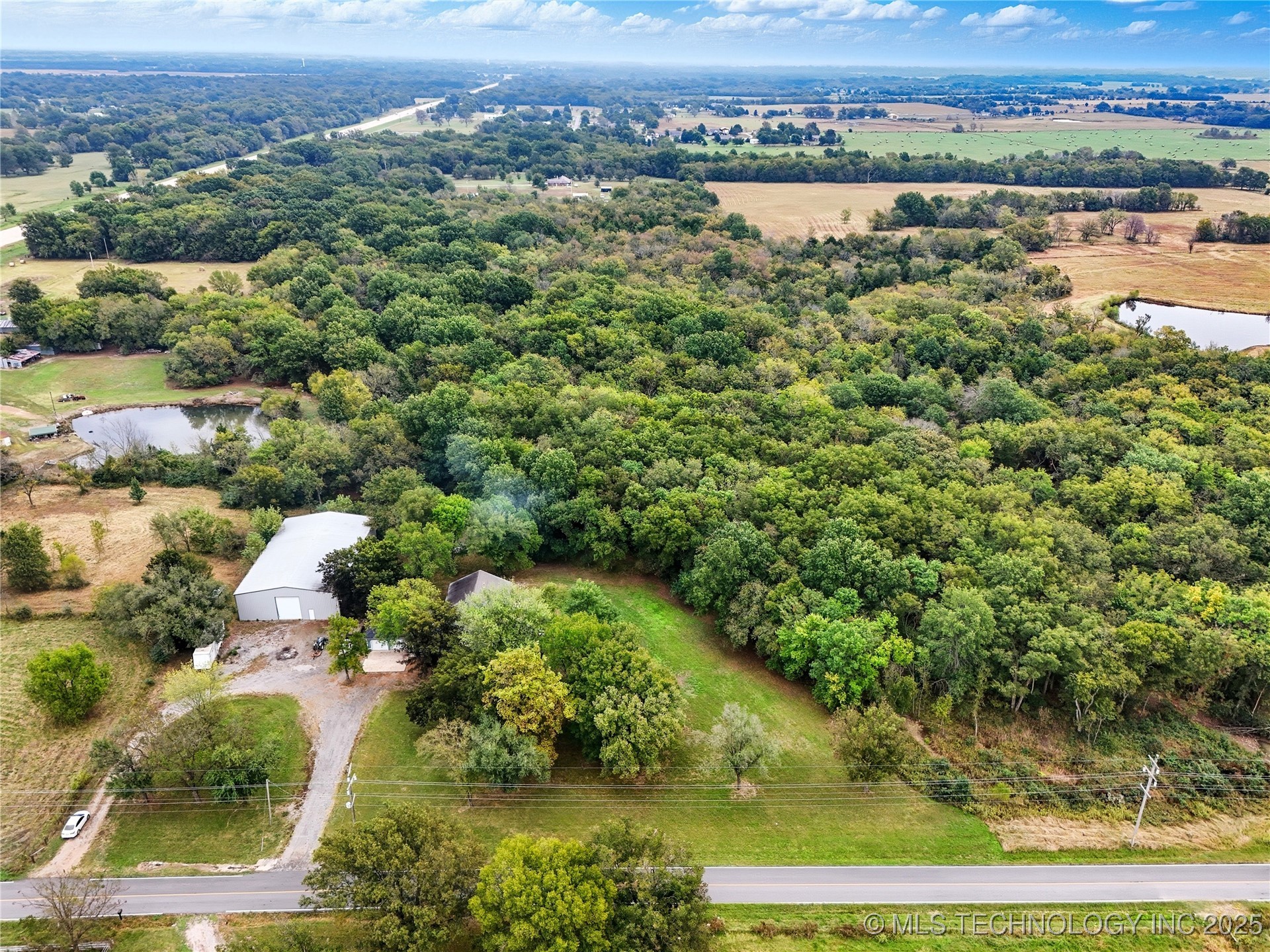 175 S 428 Road Property Photo 4