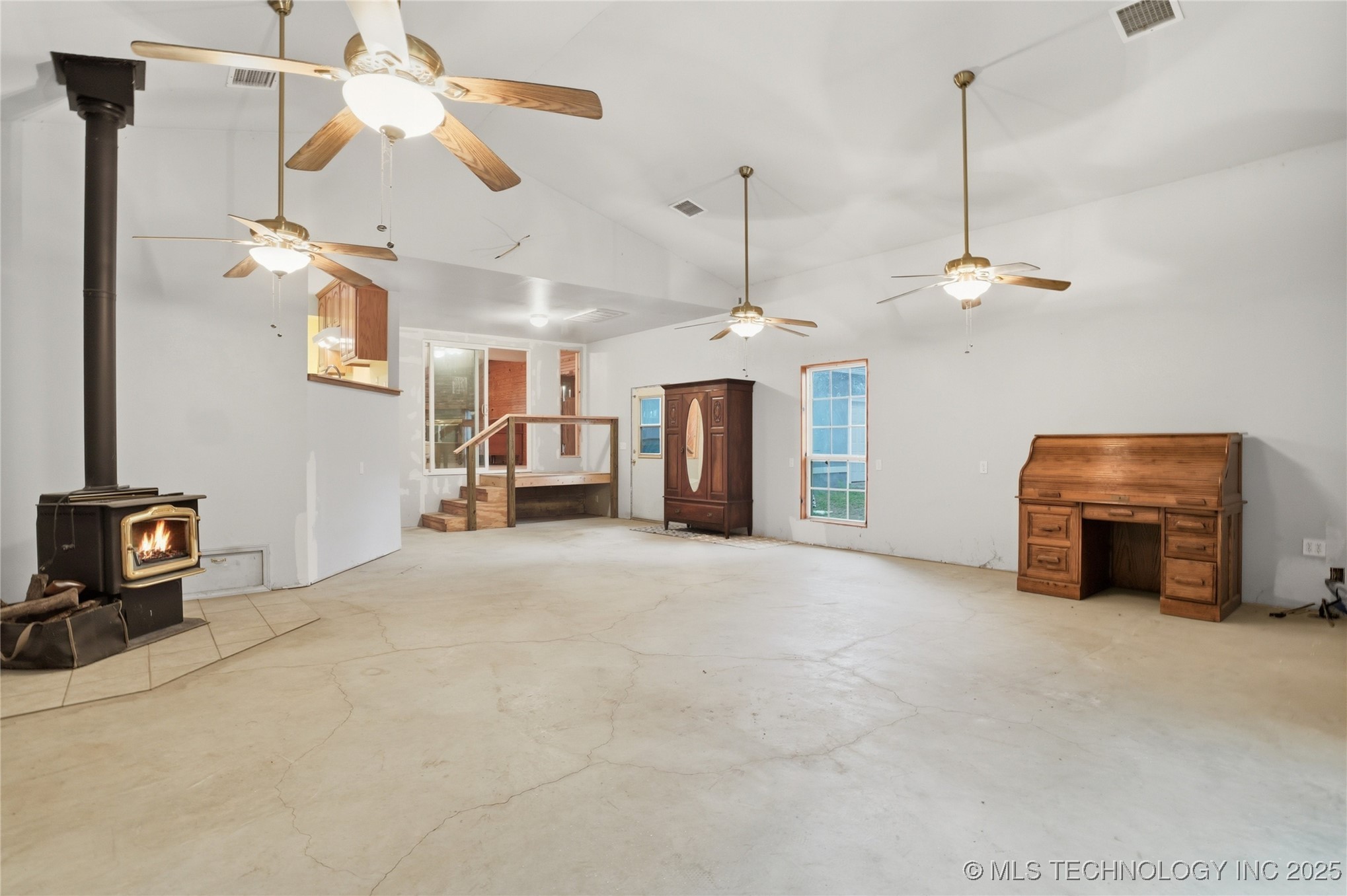 175 S 428 Road Property Photo 6