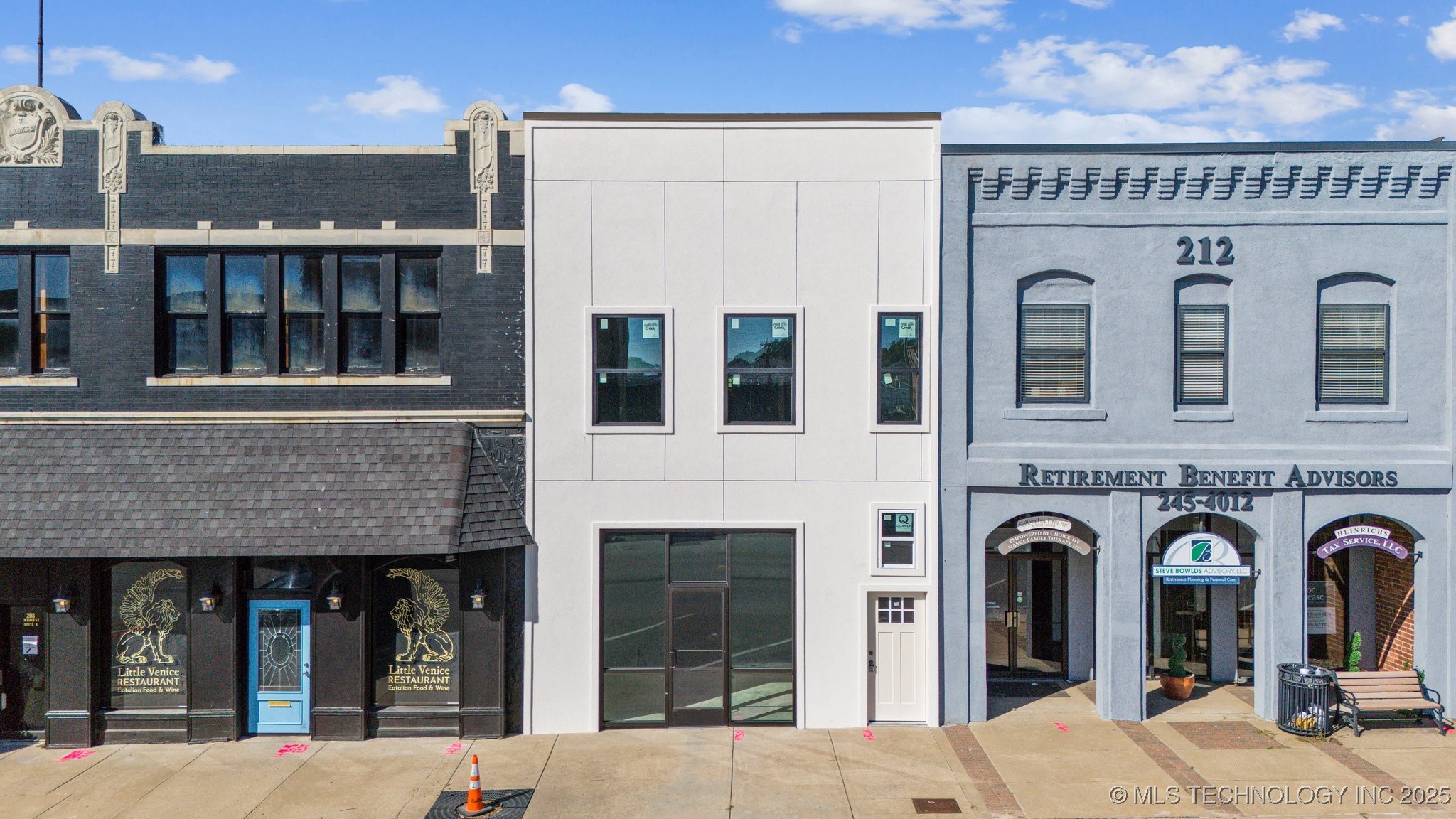 210 N Main Street Property Photo 1