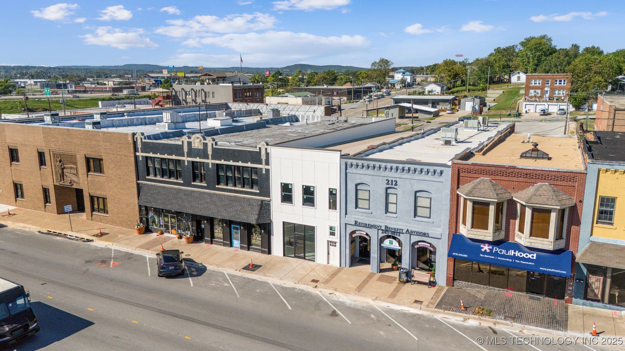 210 N Main Street Property Photo 3