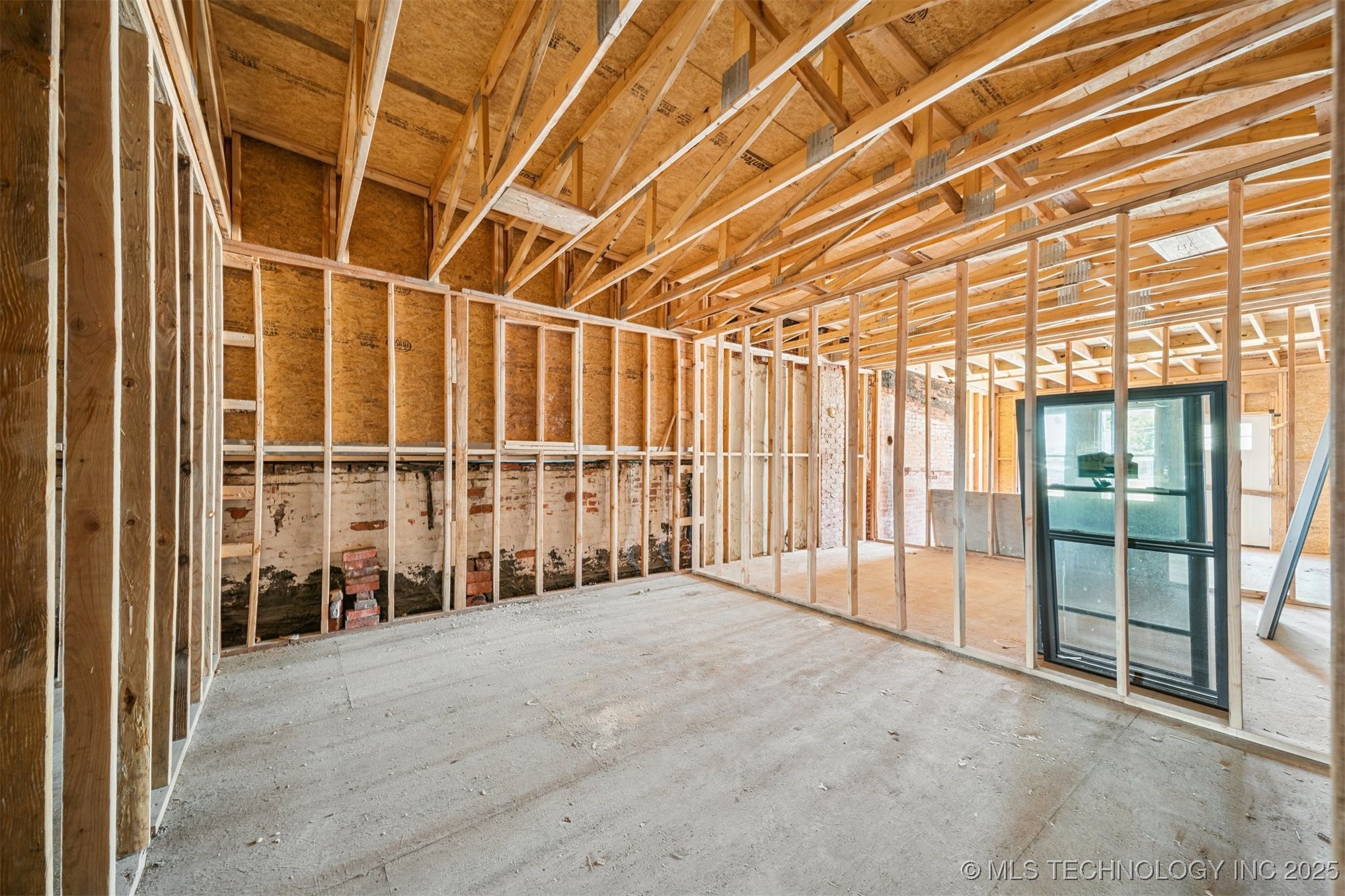 210 N Main Street Property Photo 28