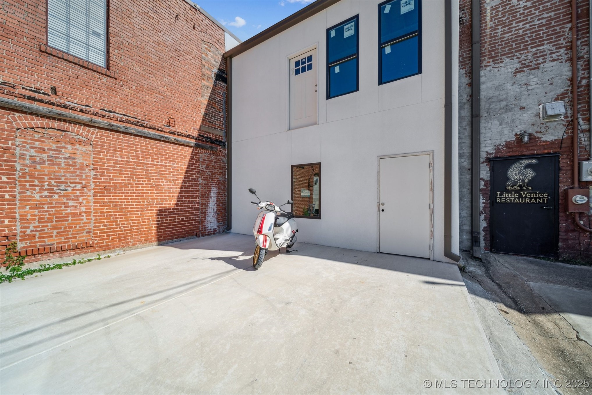 210 N Main Street Property Photo 30