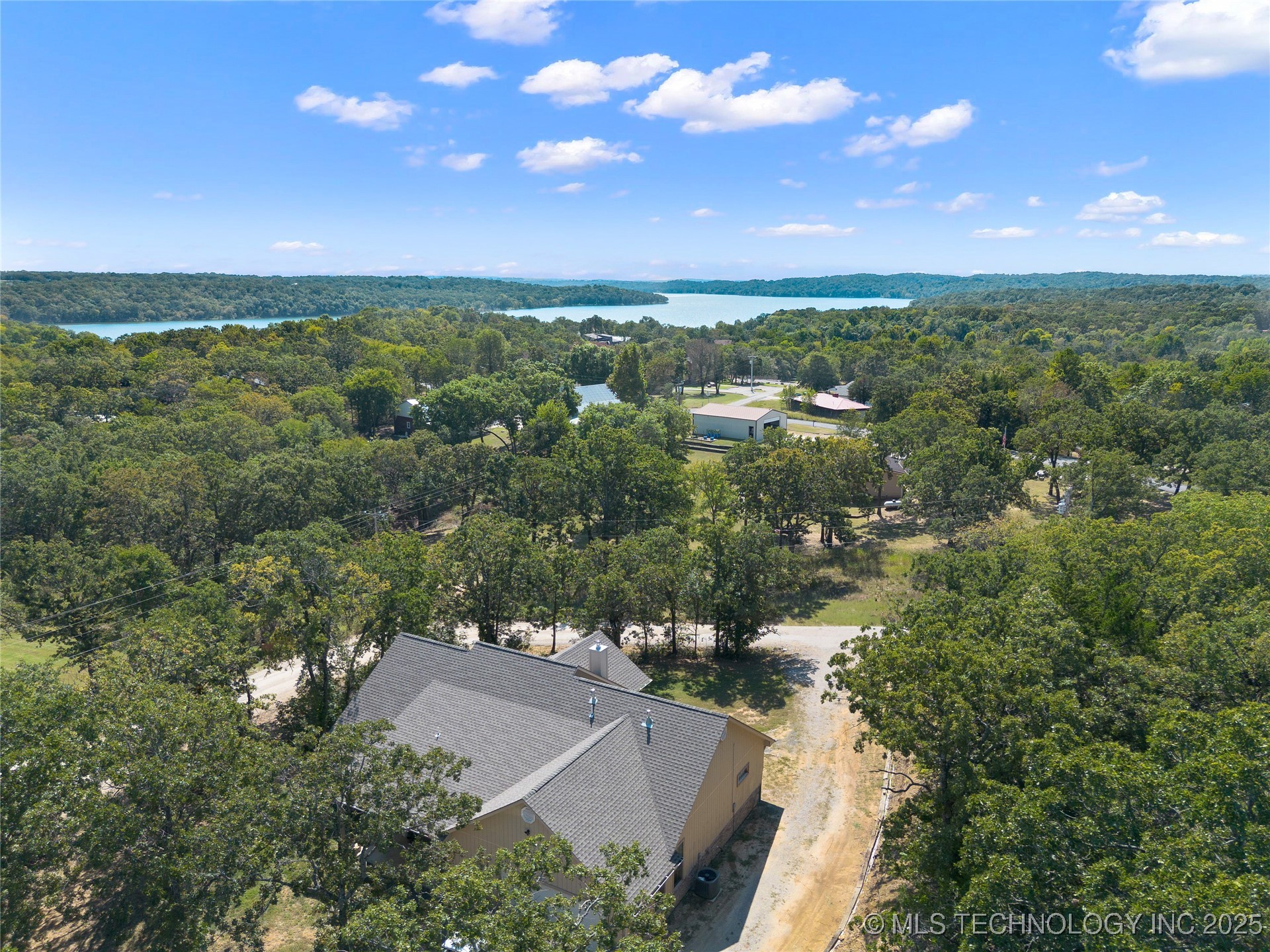 2516 Elm Road Property Photo 8