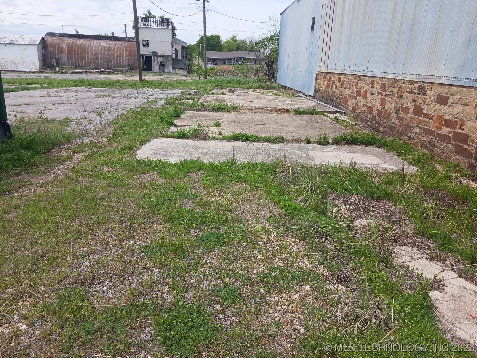 125 N Main Street Property Photo 6