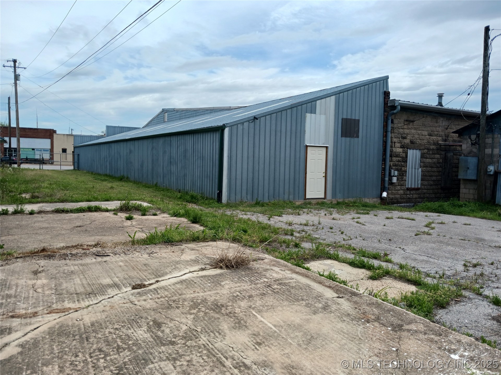 125 N Main Street Property Photo 9