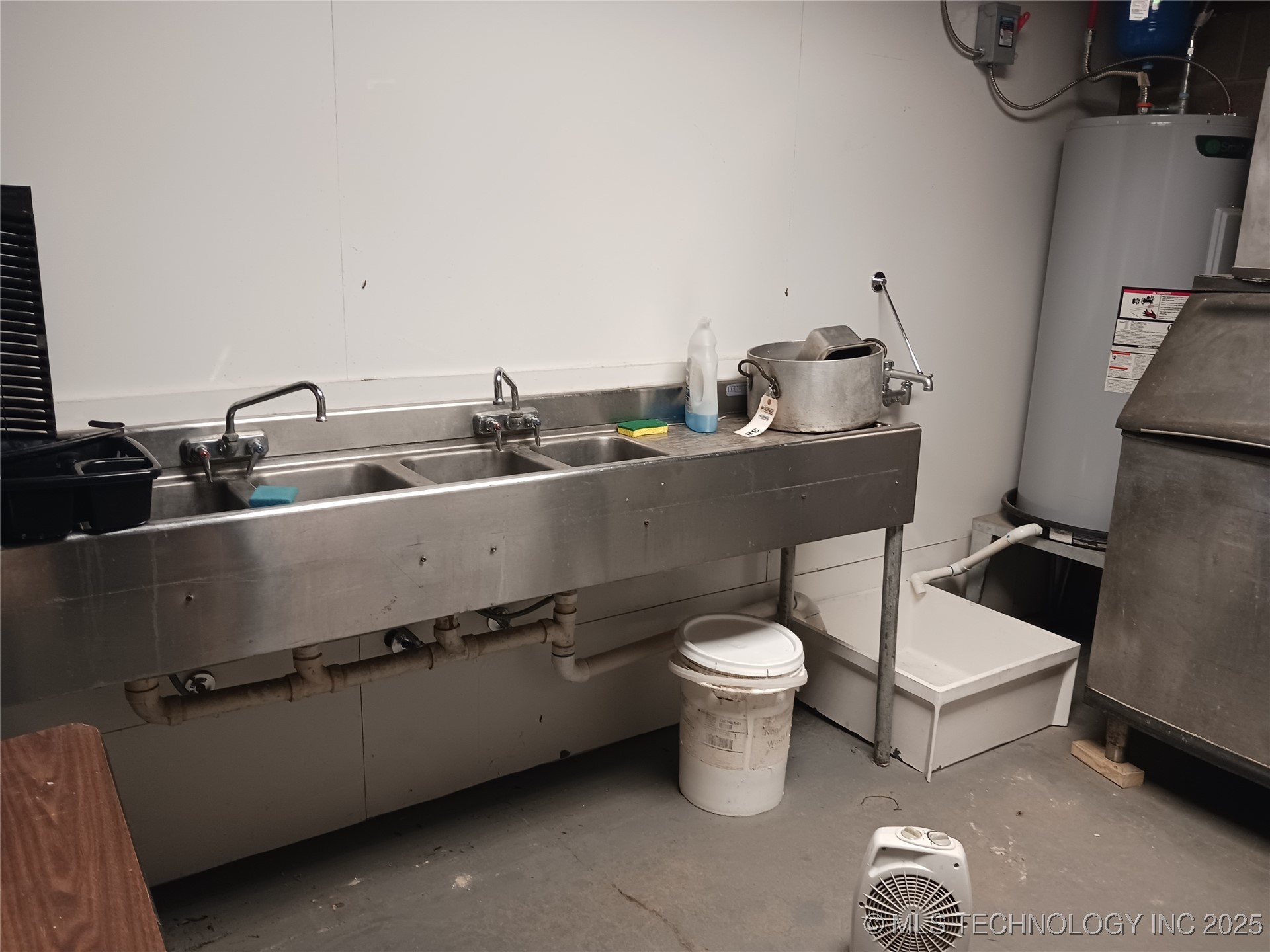 125 N Main Street Property Photo 11