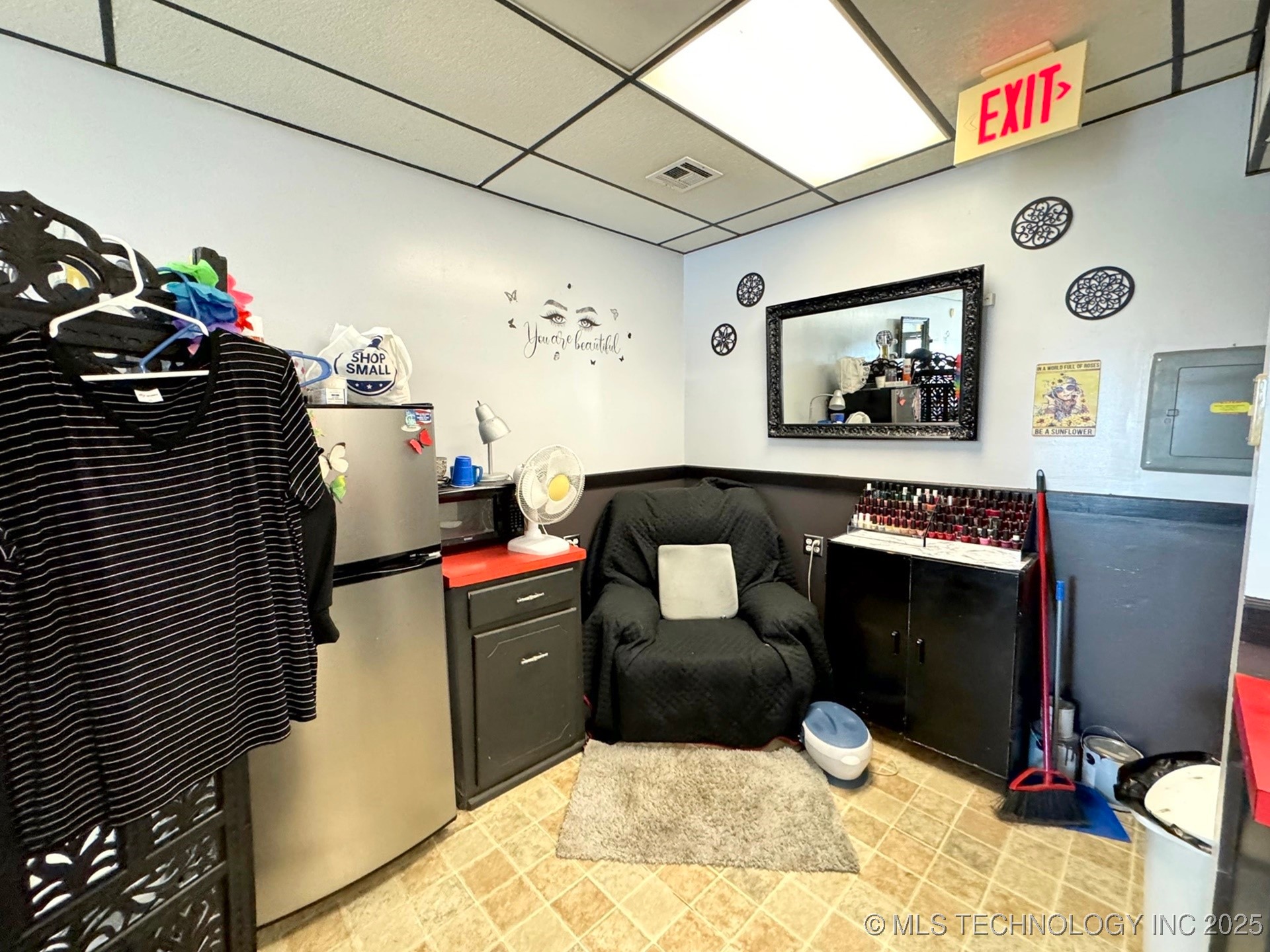 201 E 1st Street Property Photo 6