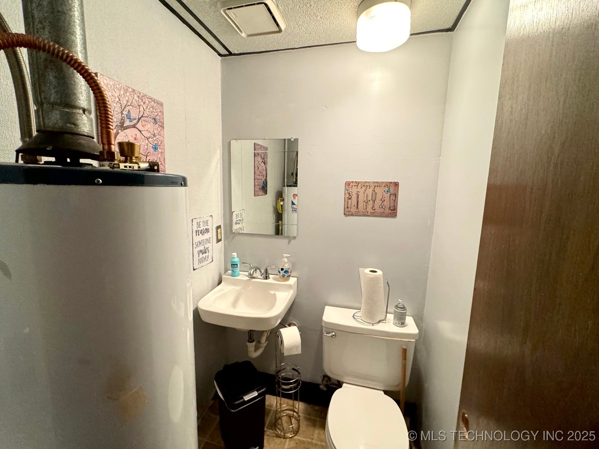 201 E 1st Street Property Photo 7