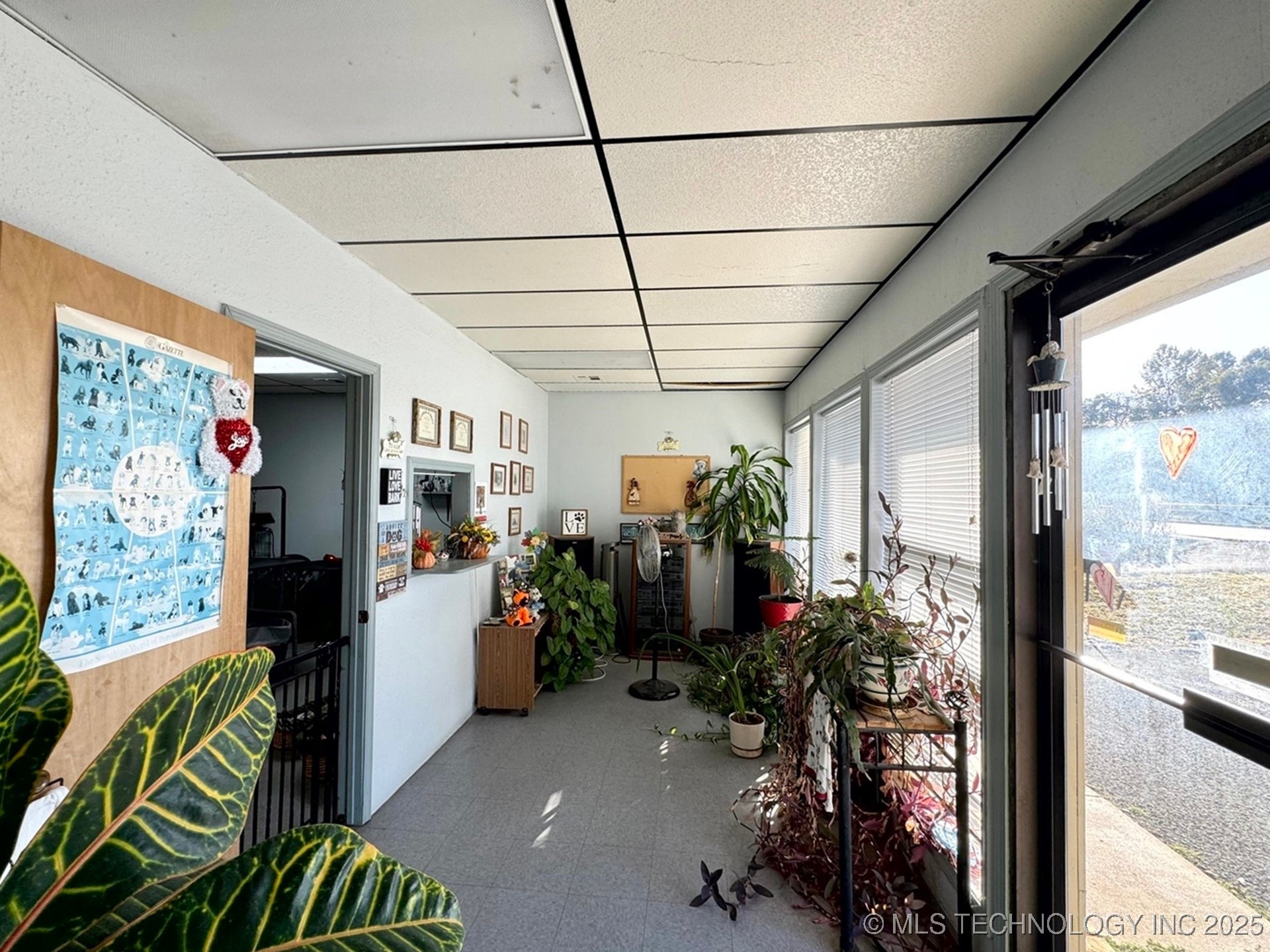 201 E 1st Street Property Photo 8