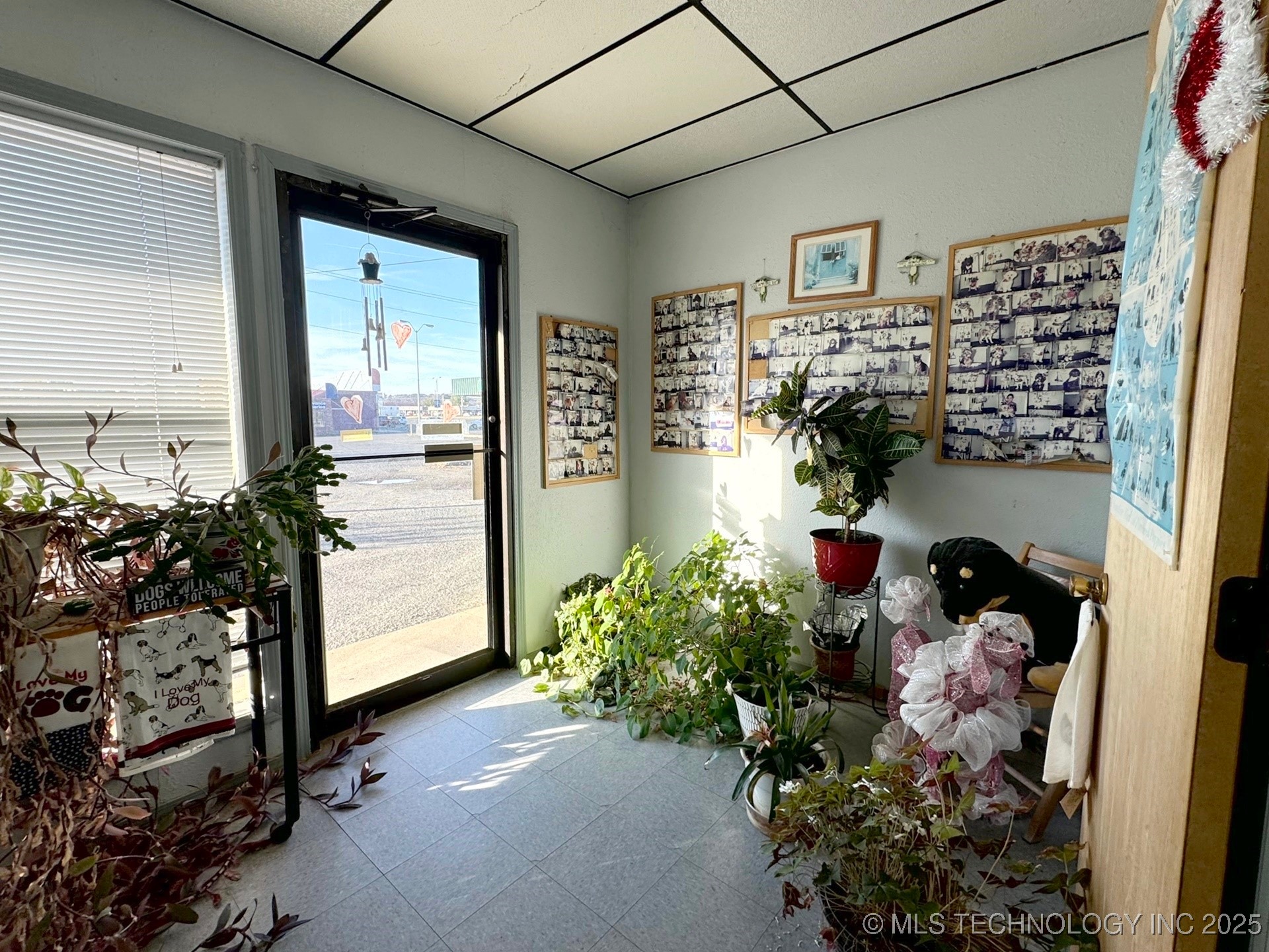 201 E 1st Street Property Photo 9