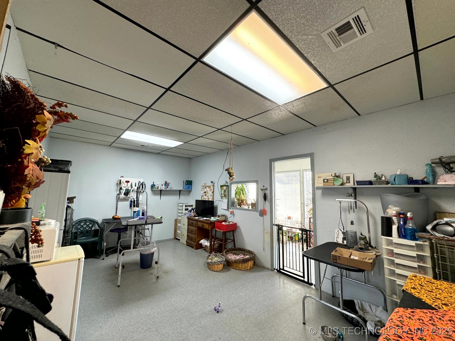 201 E 1st Street Property Photo 10