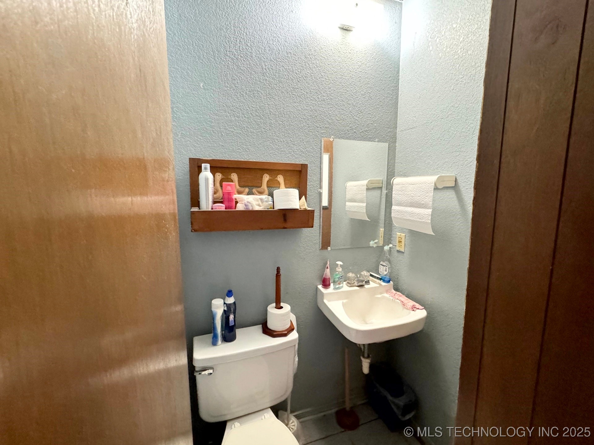 201 E 1st Street Property Photo 16