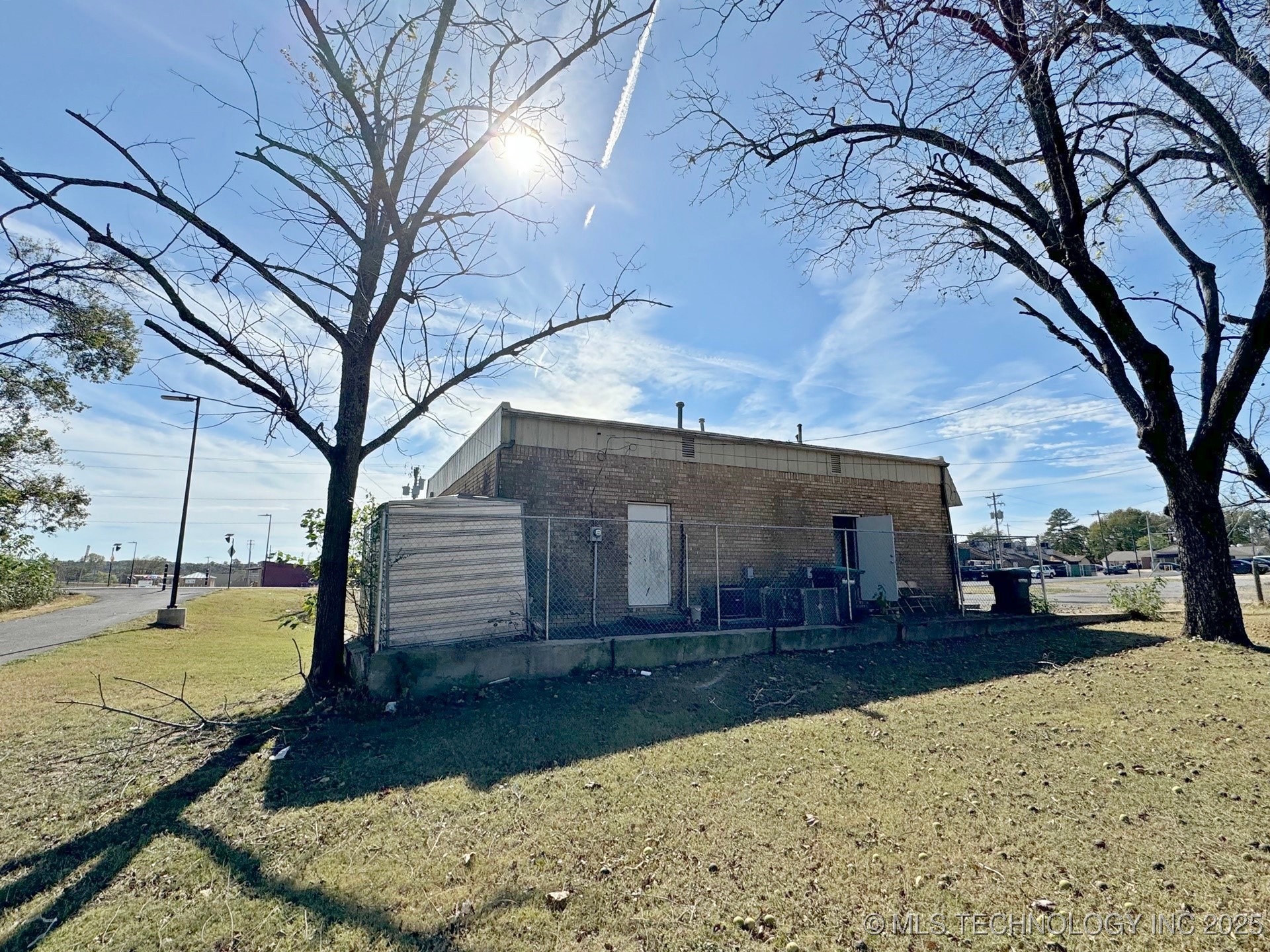 201 E 1st Street Property Photo 20