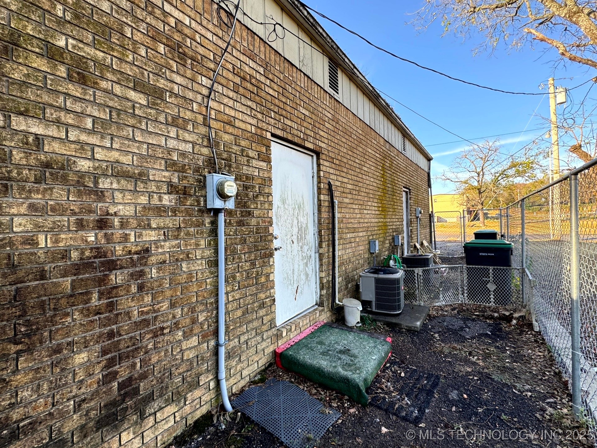 201 E 1st Street Property Photo 21