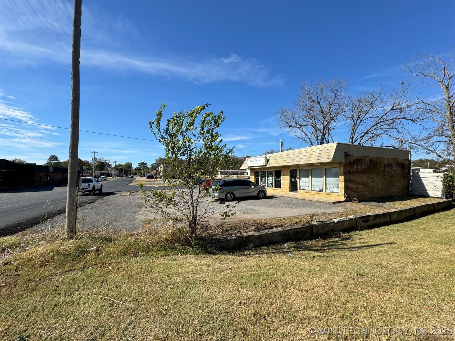 201 E 1st Street Property Photo 23