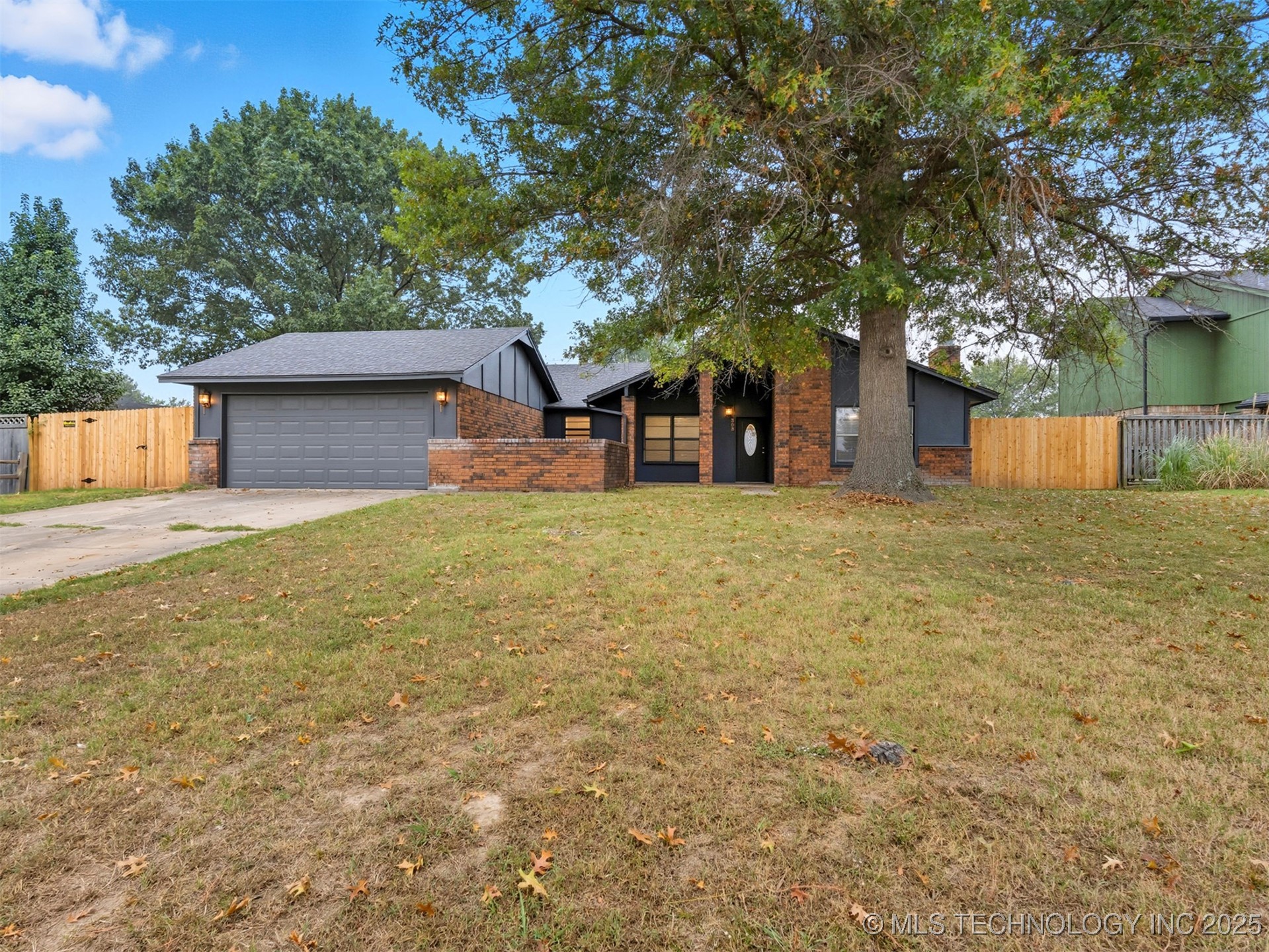 303 E Gawf Lane Property Photo 1