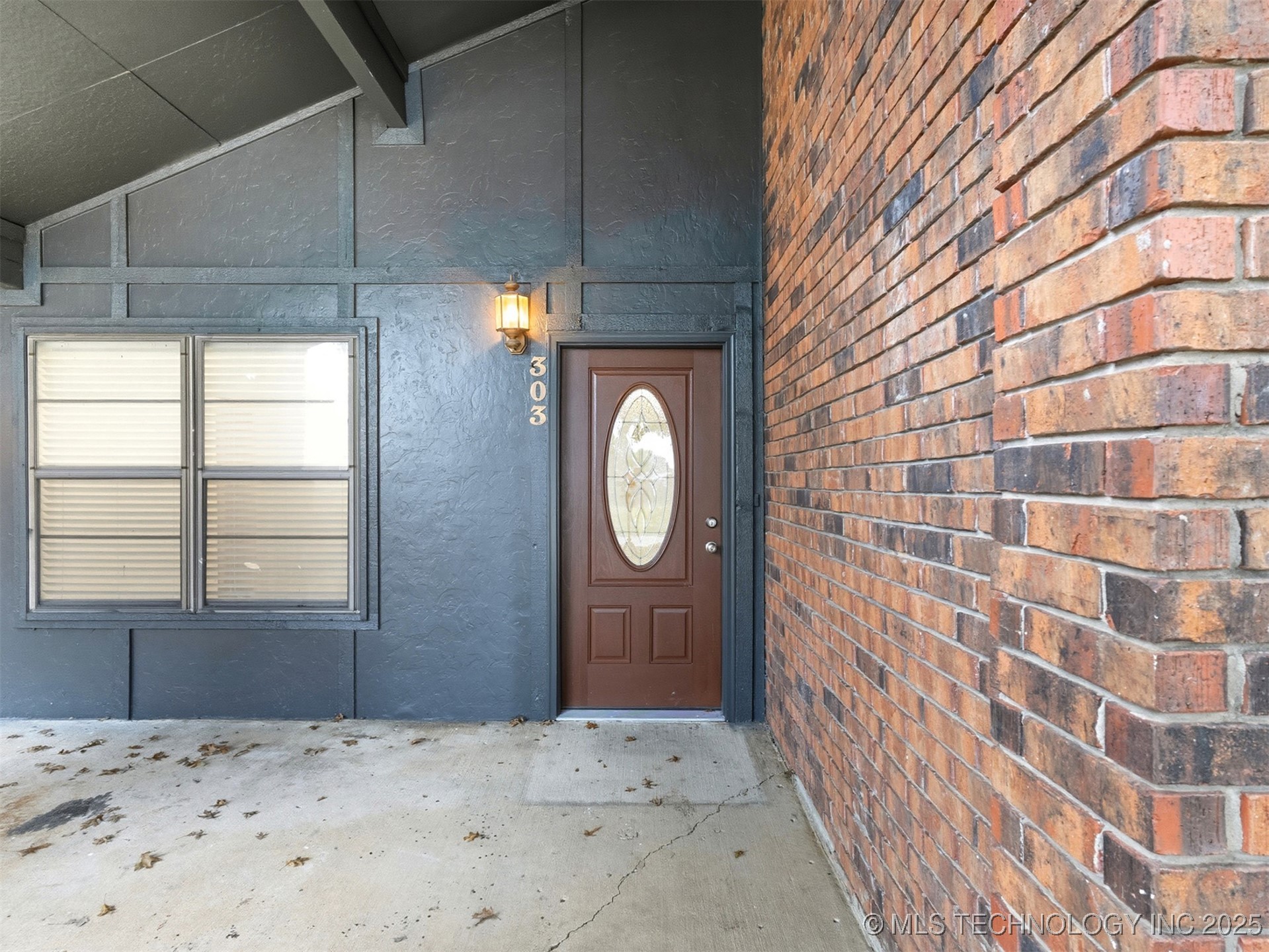 303 E Gawf Lane Property Photo 2