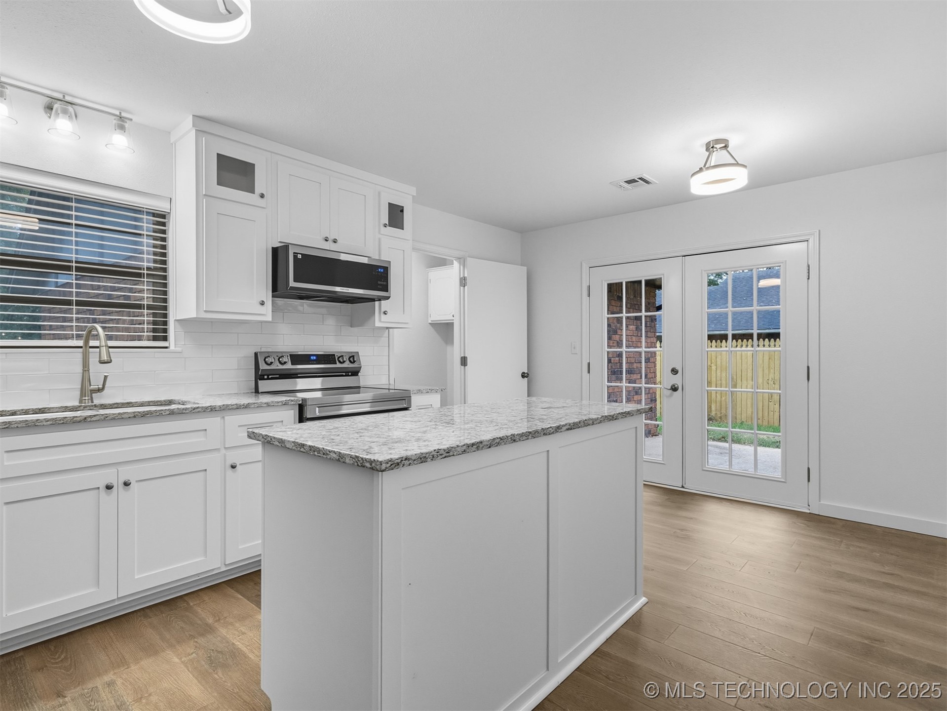 303 E Gawf Lane Property Photo 8