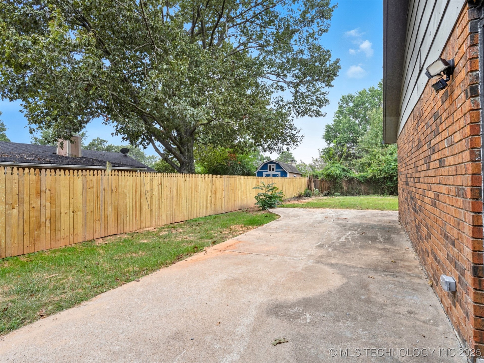 303 E Gawf Lane Property Photo 24