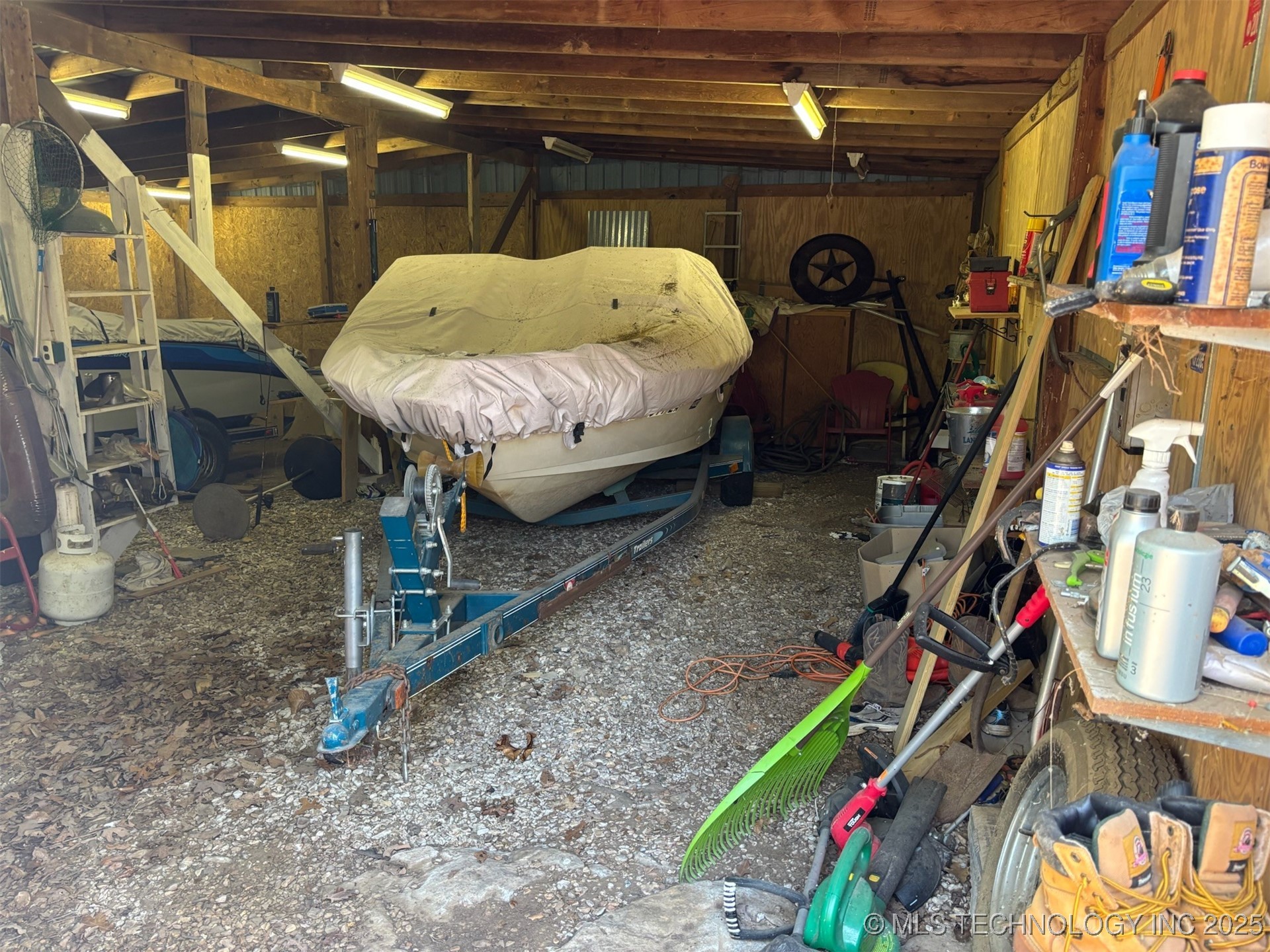 35708 S Fox Hill Road Property Photo 9